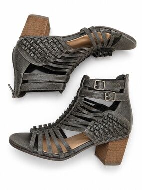 Boutique by Corkys Chino sandles/booties 8 faux leather back zip ankle buckles